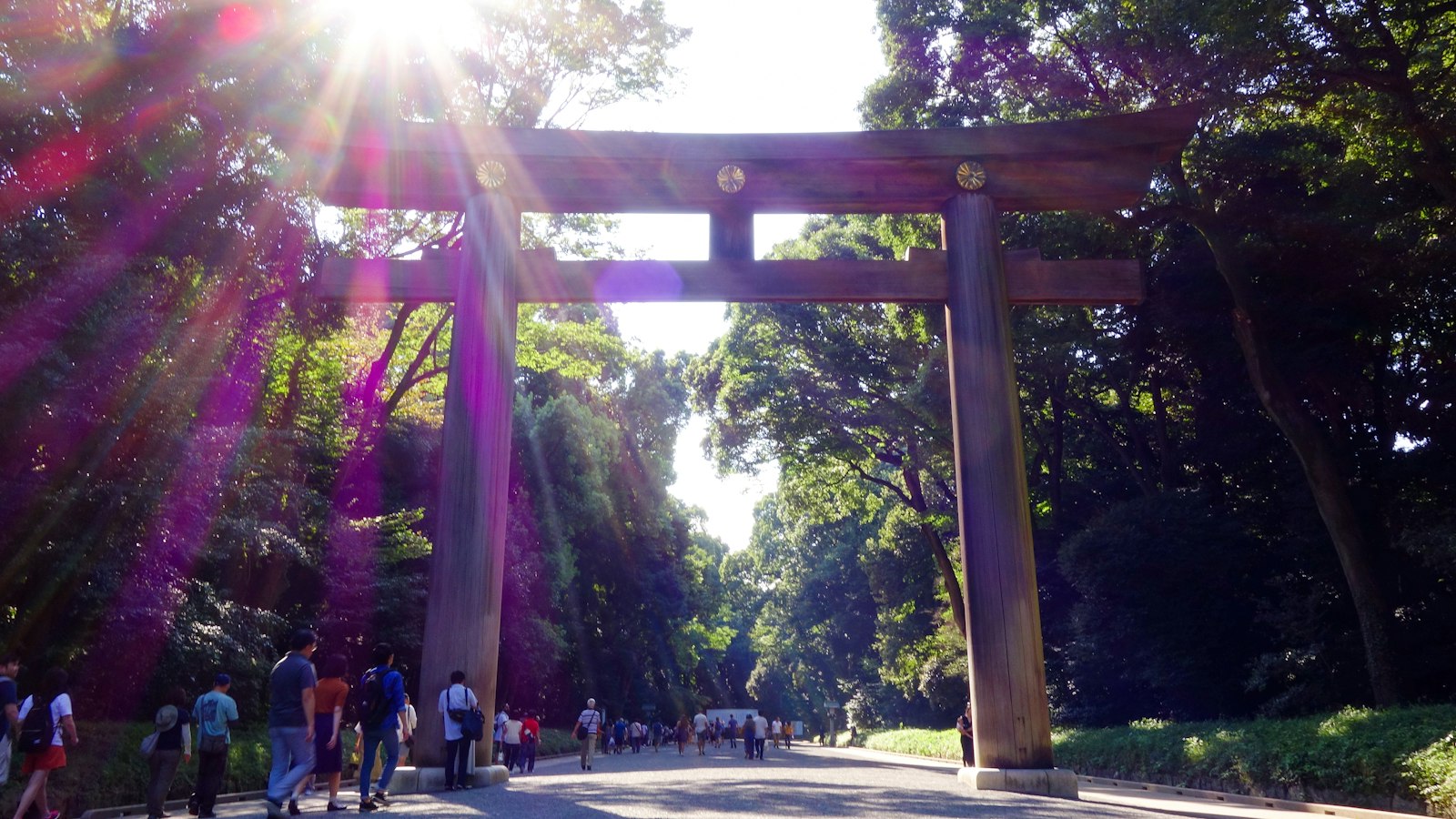 Tokyo at New Year 2026–27: What to Book First, What Closes and Where to Stay
